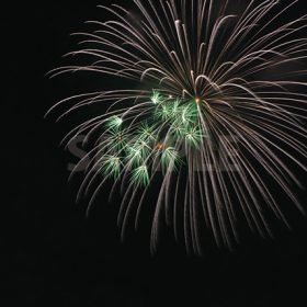 白と緑の打ち上げ花火のA4サイズ背景素材